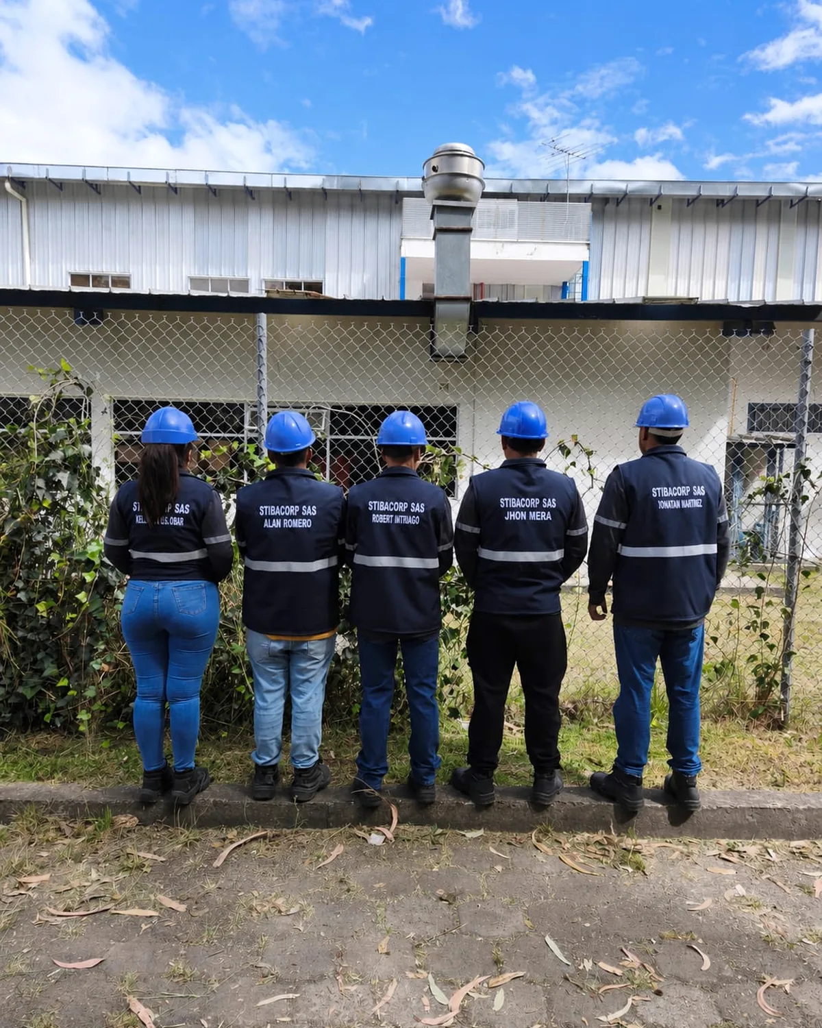 Cuadrilla de estiba de Stibacorp con equipo de protección