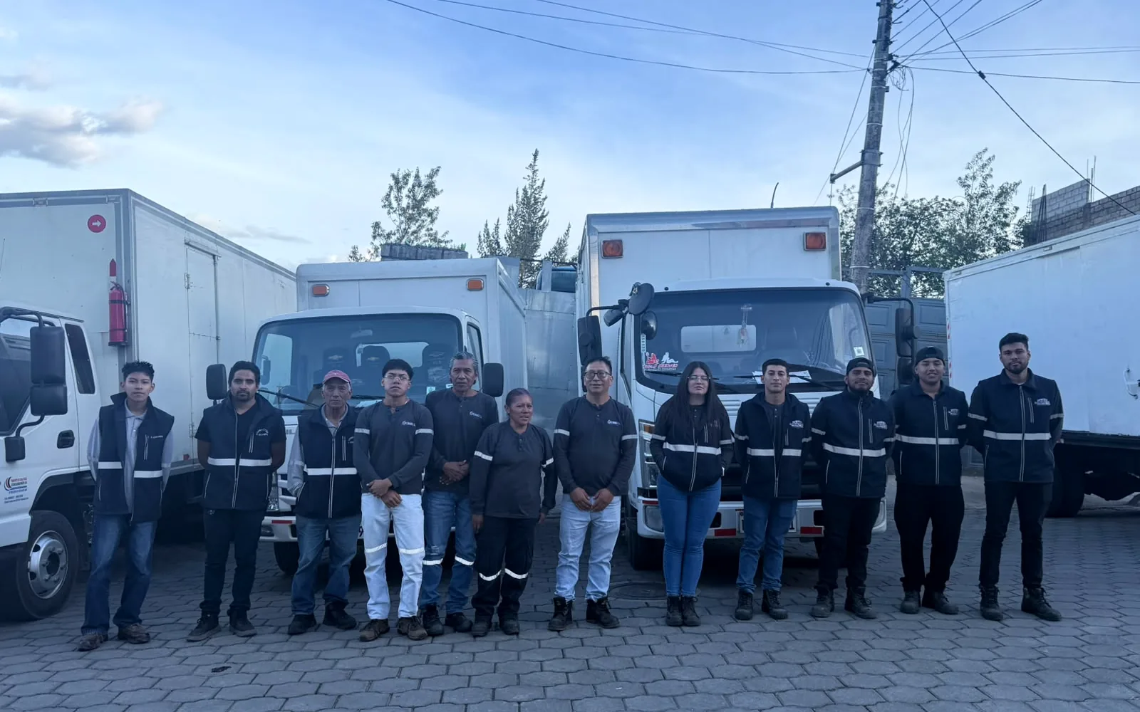 Equipo de Curicamahnos junto a la flota